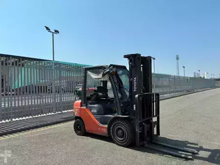 Carrelli elevatori GPL 2019  Toyota 02-8FGF25 (4)