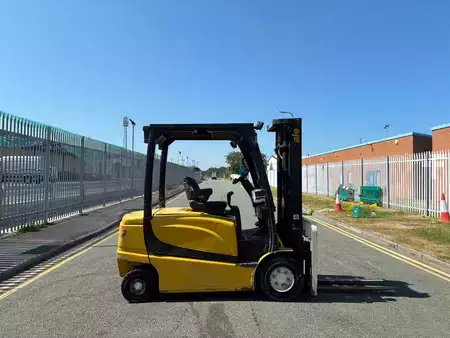 Eléctrico - 4 rodas 2011  Yale ERP35VL (2)