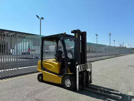Eléctrico - 4 rodas 2011  Yale ERP35VL (3)