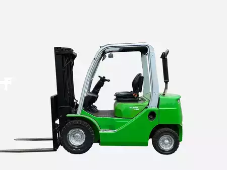 Empilhador diesel 2020  Cesab M320 (1)