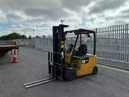 Elektro čtyřkolový VZV 2012  CAT Lift Trucks EP20N (3)
