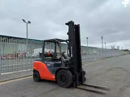 Chariots élévateurs GPL 2015  Toyota 8FG45N (2)