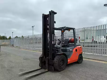 Chariots élévateurs GPL 2015  Toyota 8FG45N (6)