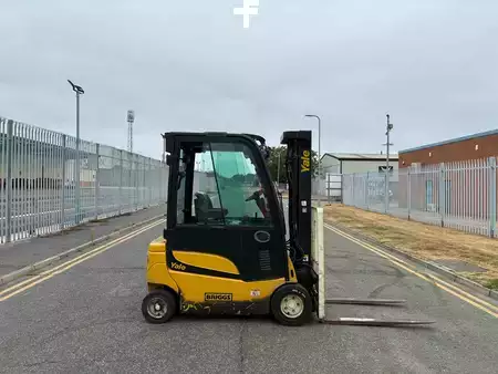 Elektryczne 4-kołowe 2019  Yale ERP20VF (4)