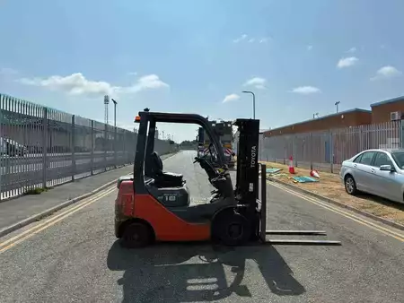 Diesel Forklifts 2012  Toyota 02-8FDF18 (4)