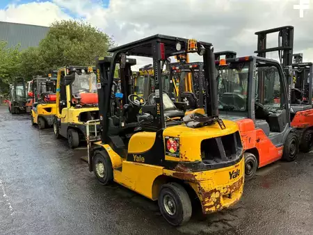 Wózki gazowe 2018  Yale GLP25MXE2170 (2)