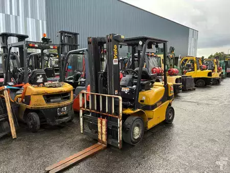 Wózki gazowe 2018  Yale GLP25MXE2170 (3)