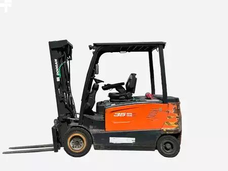 Eléctrica de 4 ruedas 2016  Doosan B35X-7 (1)