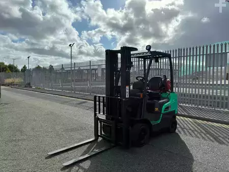 Nestekaasutrukki 2021  Mitsubishi FG18N (2)