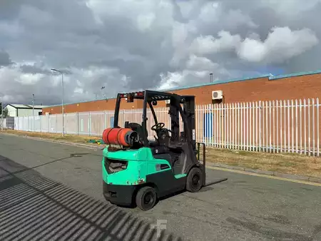 Nestekaasutrukki 2021  Mitsubishi FG18N (2)