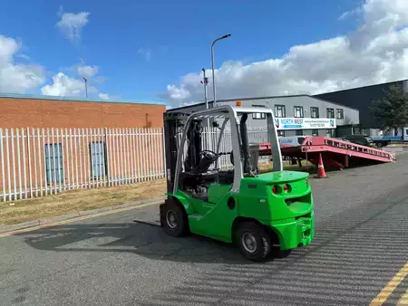 Carrelli elevatori diesel 2010  Cesab M325D (3)