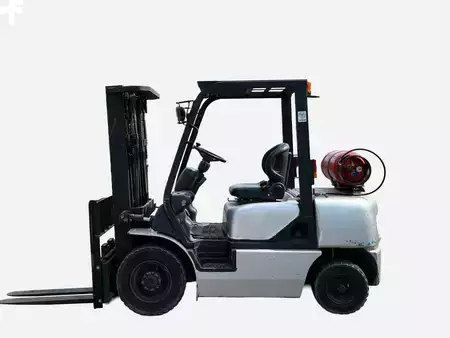 Wózki gazowe 1999  Komatsu FG25HT-12 (1)