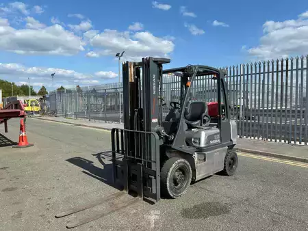 Wózki gazowe 2012  Nissan U1D2A25LQ (4)