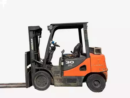 Diesel heftrucks 2017  Doosan D30S-5 (1)