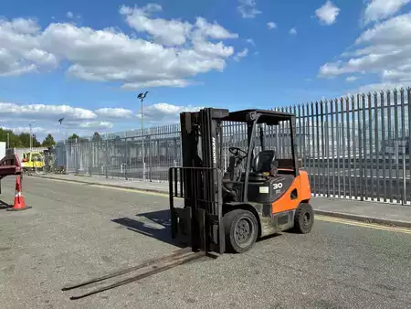 Diesel heftrucks 2017  Doosan D30S-5 (2)