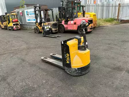 Electric Pallet Trucks 2020  Yale MP16 (2)