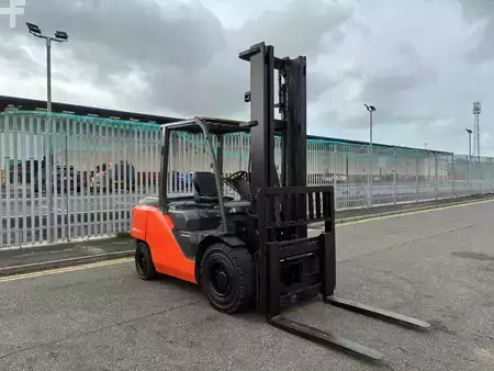 Diesel heftrucks 2020  Toyota 40-8FD50N (6)