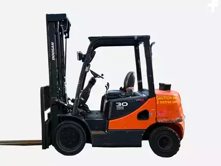 Carrelli elevatori diesel 2017  Doosan D30S-5 (1)
