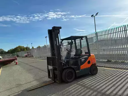 Carrelli elevatori diesel 2017  Doosan D30S-5 (2)