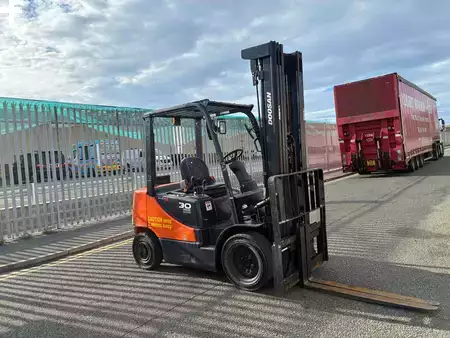 Carrelli elevatori diesel 2017  Doosan D30S-5 (5)