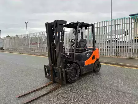 Carrelli elevatori diesel 2016  Doosan D30S-5 (3)