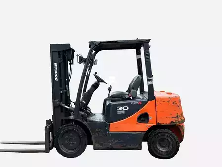 Carrelli elevatori diesel 2016  Doosan D30S-5 (1)