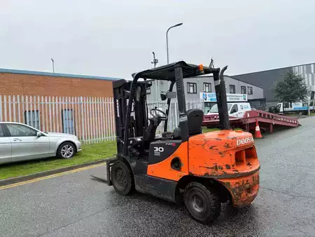 Carrelli elevatori diesel 2016  Doosan D30S-5 (2)