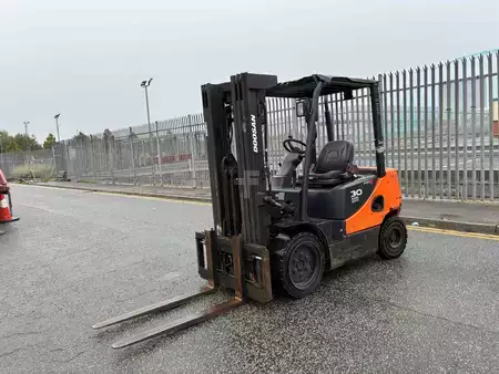 Carrelli elevatori diesel 2016  Doosan D30S-5 (3)