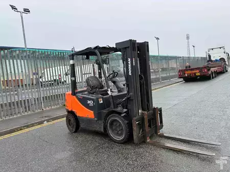 Carrelli elevatori diesel 2016  Doosan D30S-5 (4)