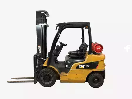 Gázüzemű targoncák 2013  CAT Lift Trucks GP25N (1)