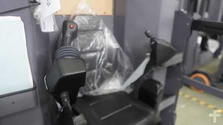 Kääntökelkkatrukki 2026  ZV SHT-Zowell VNA, ManUp, Komission, VUE316 electric turret forklift (1600kg) NEW, ÚJ (18)