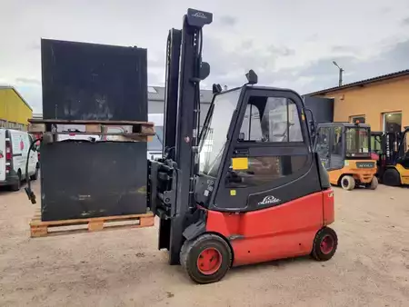 Electric - 4 wheels 2004  Linde E30/600,SHT115 3000kg/600mm (3600kg/500mm) (1)