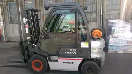 Gas truck 2008  Nissan H25T-U1D2A25LQ, SHT22., Good-6598wh, Kanine+Heizung, Contener Typ, Kontenerfehig! Rent or Sales (1)