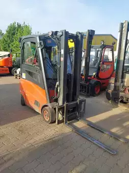 Elektromos 4 kerekű 2013  Linde E16PH-01, SHT28 FullCab+Heater, Trpl.4625mm, (2)