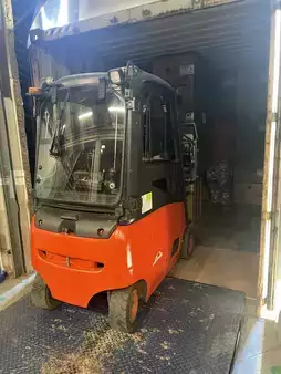 Elektromos 4 kerekű 2013  Linde E16PH-01, SHT28 FullCab+Heater, Trpl.4625mm, (3)