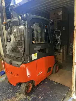 Elektromos 4 kerekű 2013  Linde E16PH-01, SHT28 FullCab+Heater, Trpl.4625mm, (5)