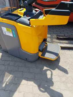 Stacker de condutor em pé 2018  Jungheinrich ERC230 Klappbare Plattform, SondernBau (7)