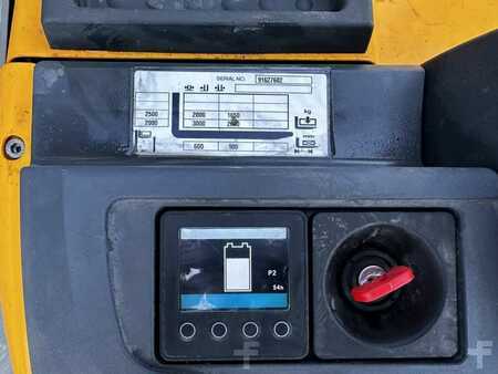 Stacker de condutor em pé 2018  Jungheinrich ERC230 Klappbare Plattform, SondernBau (2)