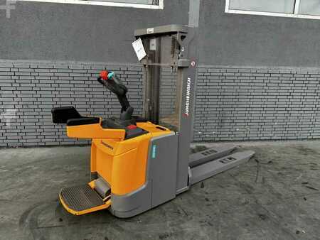 Stacker de condutor em pé 2018  Jungheinrich ERC230 Klappbare Plattform, SondernBau (1)