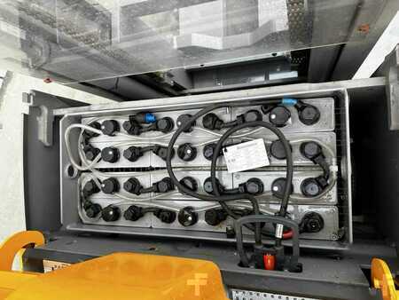 Stacker de condutor em pé 2018  Jungheinrich ERC230 Klappbare Plattform, SondernBau (9)