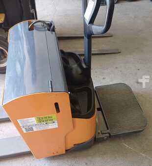 VZV s plošinou pro řidiče 2002  Still EGU20S, 2000kg, Felhajtható felállóplatformmal, iniciális emeléssel. (7)