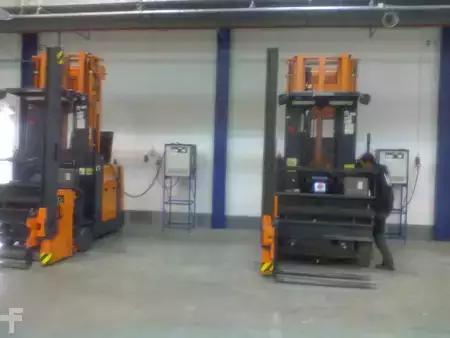 Chariots pour allées étroites 1999  Steinbock Boss WA-13i, VNA, Man-Up, Komissiozó, 1250kg/600mm,  2db, 2piece, Good (2)
