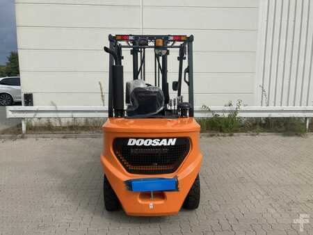 Chariot élévateur diesel 2022  Doosan D 30 NXS (4) 