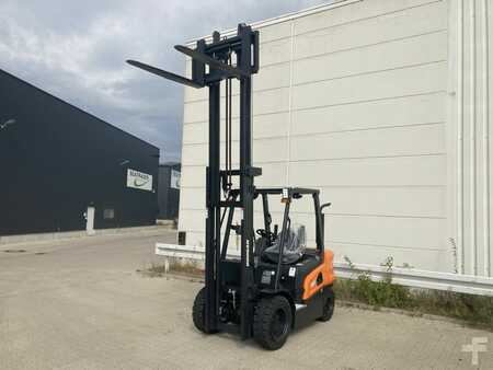 Dieselový VZV 2022  Doosan D 30 NXS (5) 