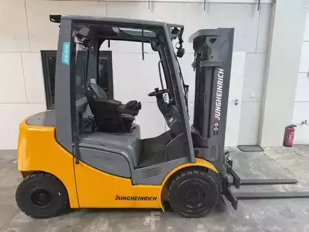 Diesel heftrucks 2018  Jungheinrich DFG 425 S / 5765 Std. / Lack NEU (2)