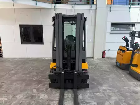 Diesel heftrucks 2018  Jungheinrich DFG 425 S / 5765 Std. / Lack NEU (3)
