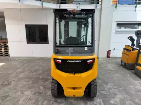 Diesel heftrucks 2018  Jungheinrich DFG 425 S / 5765 Std. / Lack NEU (4)