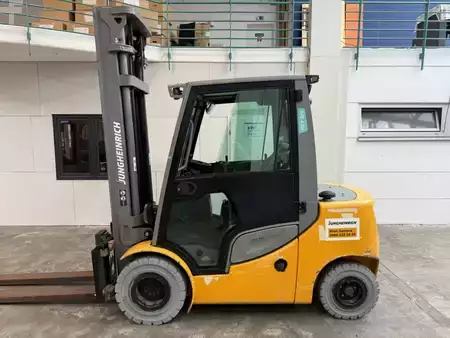 Dieselový VZV 2018  Jungheinrich DFG 430 S / 3412 Std. / STVZO (1)