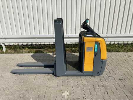 Horizontal Order Pickers - Jungheinrich ECE 310 (1)