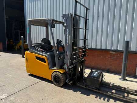 Electric - 3 wheels 2017  Jungheinrich EFG 220 / 2471 Std. (2)